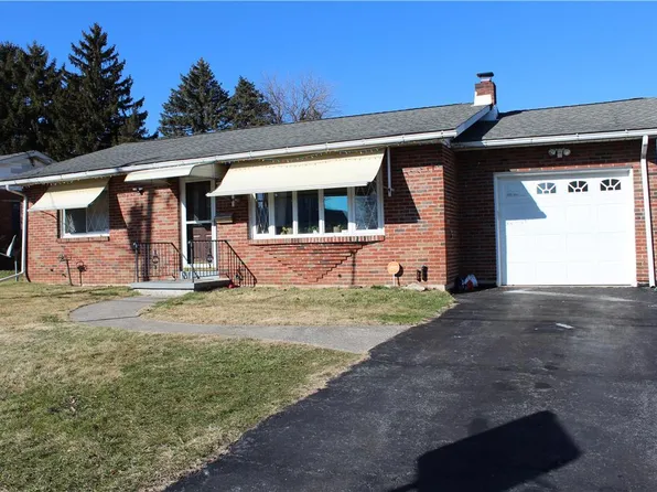 1033 Karoly St, Freemansburg, PA 18017