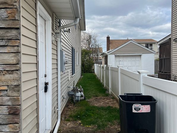 100 5th Ave, Garden City Park, NY 11040