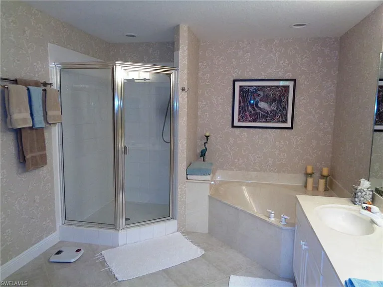 610 Laguna Royale Blvd #1002 — Photo 33