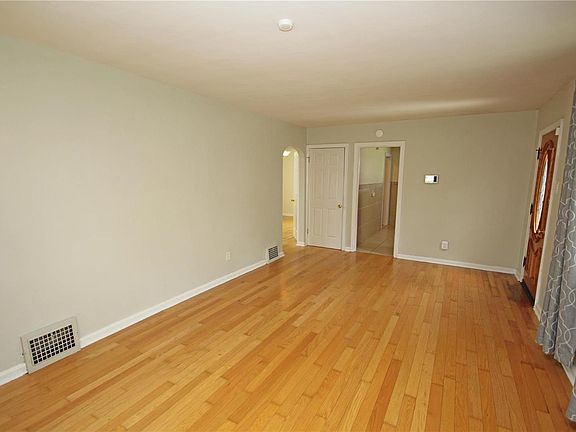 4th image of 304 Midway Ave