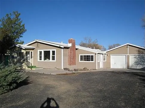 2627 Airport Rd photo 1