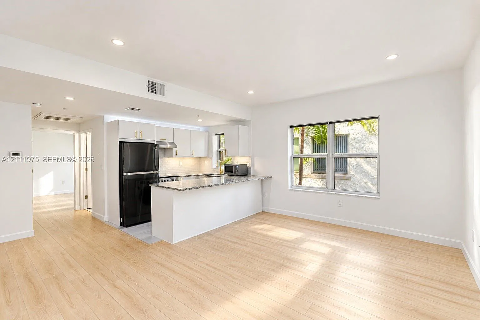 The Ruskin Condo — Photo 4