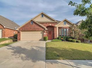 733 Red Elm Ln, Fort Worth, TX 76131