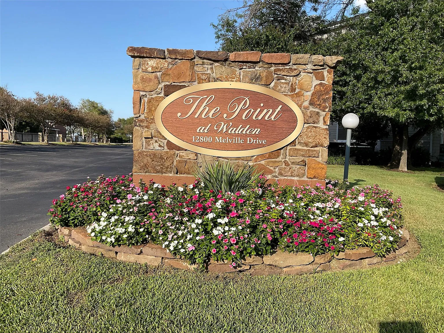 2 bed, 2.0 bath, 895 sqft, $1,600 — Photo 3