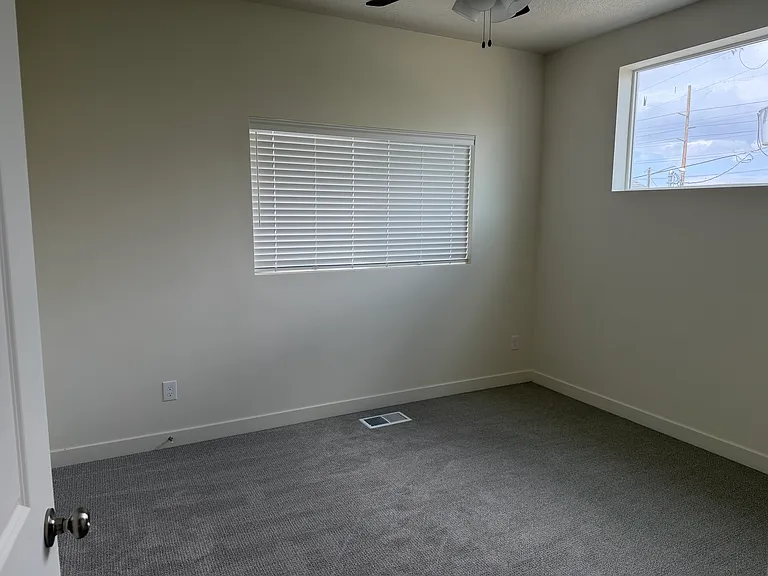 922 W Euclid Ave — Photo 8