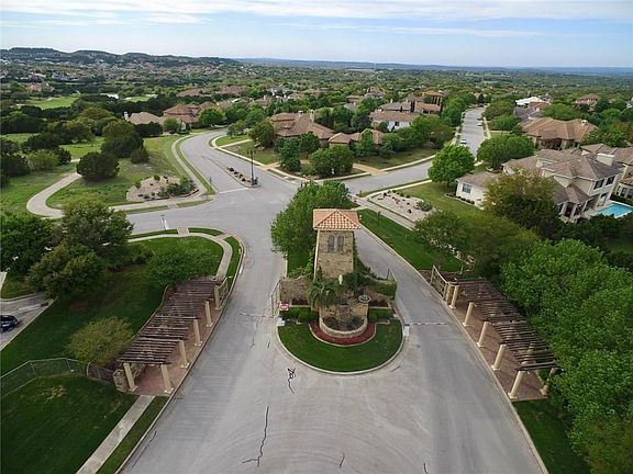 2nd image of 215 Golden Bear Dr