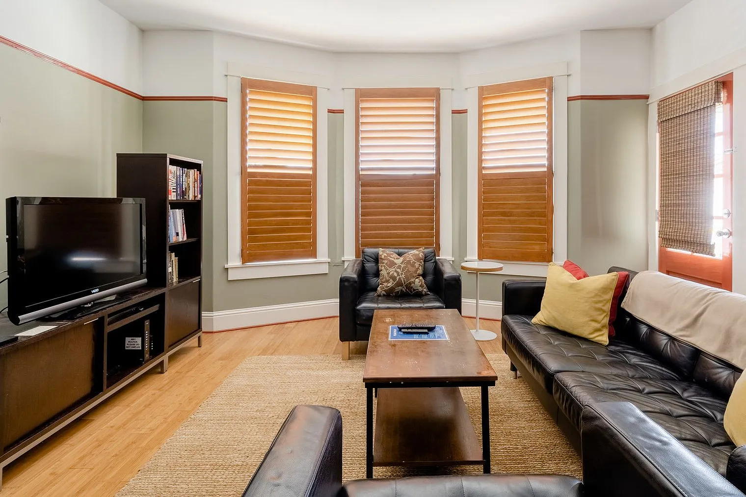 2 bed, 2.0 bath, 2292 sqft, $4,488 — Photo 3