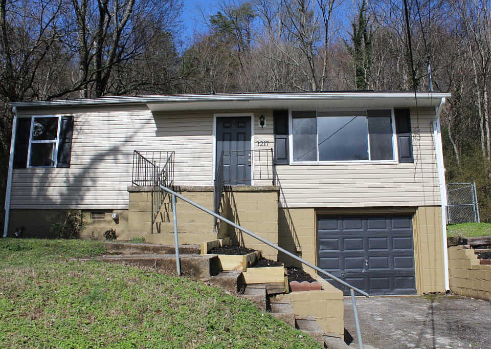 1st image of 3217 Greenway Dr