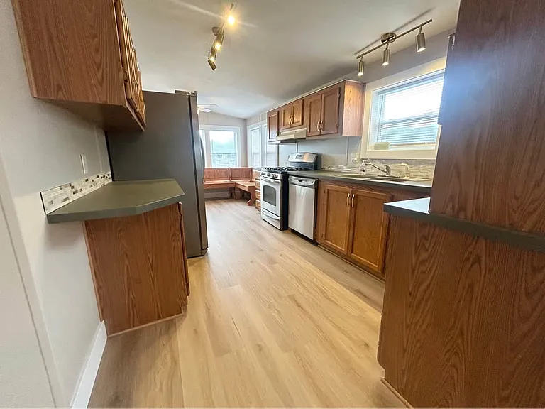 852 Charles Rd — Photo 10