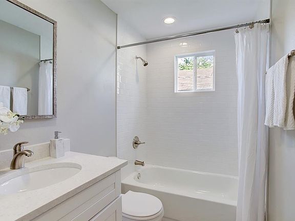 3rd image of 4740 Redbud St