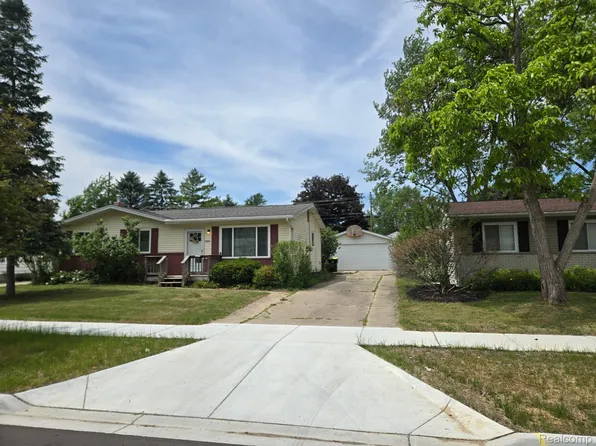 5264 Don Shenk Dr, Swartz Creek, MI 48473