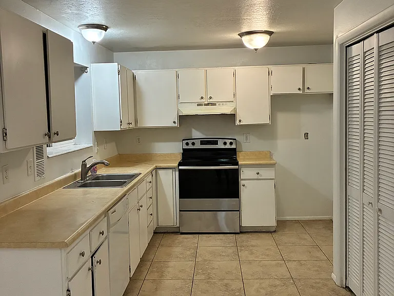 1321 E 4200 S — Photo 3