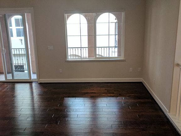 4th image of 530 Heligan Ln Unit 1