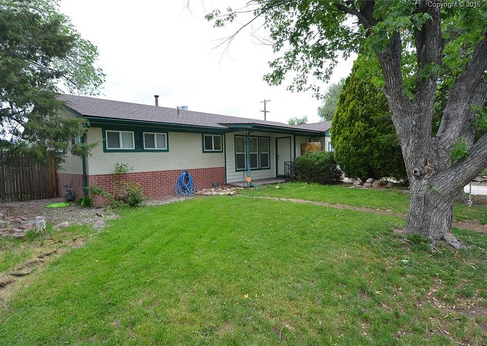 FRONT VIEW OF THE HOME