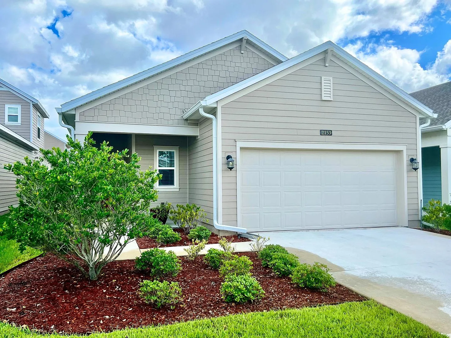 Almost new 3 bed 2.5 bath home — Photo 1