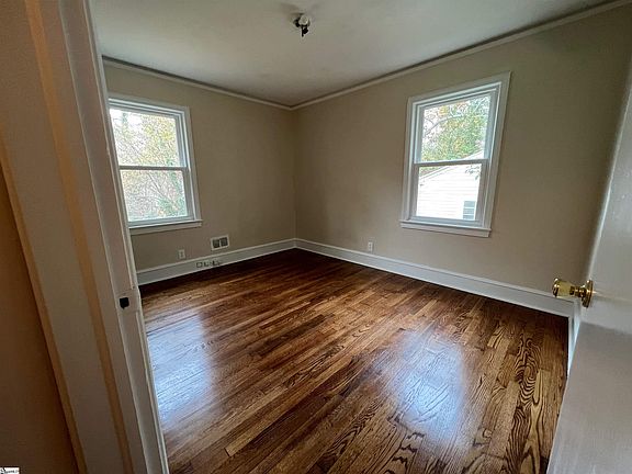4th image of 448 Crosby Cir