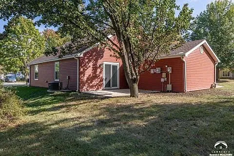 125 Sharon Dr — Photo 5