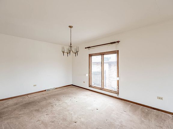 3rd image of 18549 Olde Farm Rd