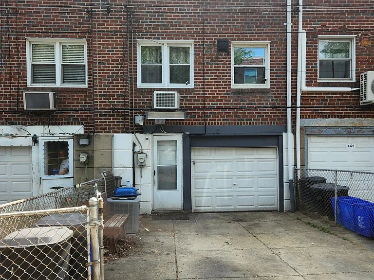 4431 Tolbut St — Photo 15