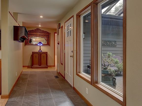 5th image of 11216 Parkhill Pl NE