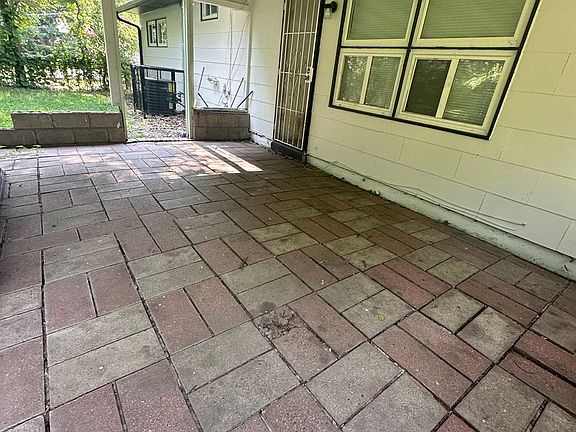 2nd image of 6904 Longview Rd