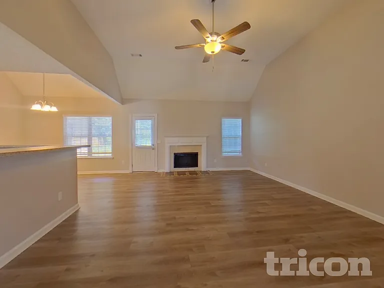 496 Birchwood Dr — Photo 3