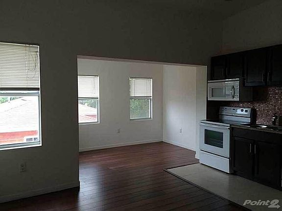 3rd image of 1001 W 46th St #202