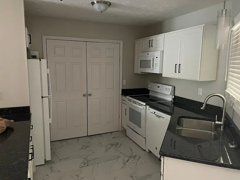 6720 Willowbrook Dr #5 — Photo 2
