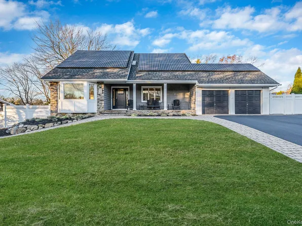 11 Chivalry Lane, Nesconset, NY 11767