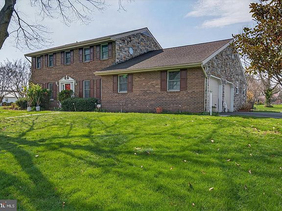 2nd image of 2 Wildflower Ln