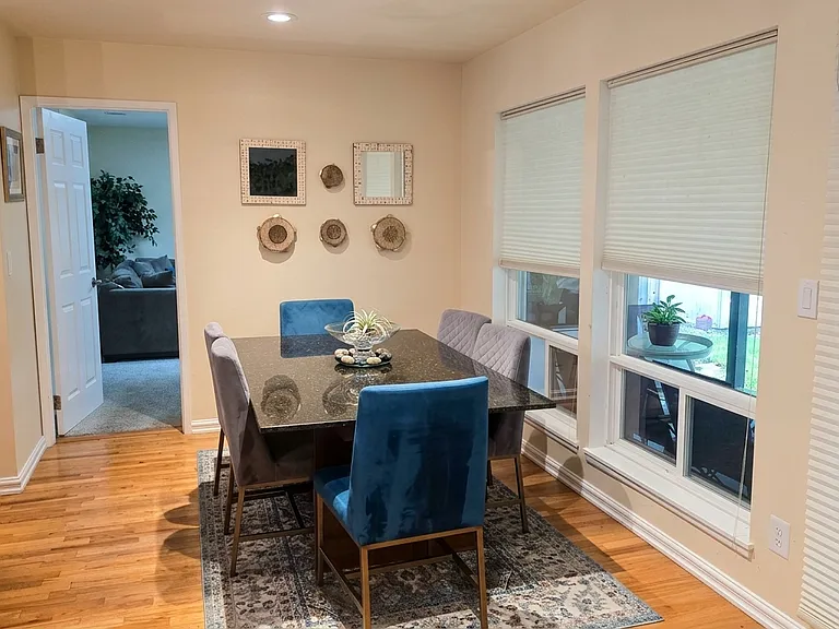 16627 SE 26th Pl — Photo 3