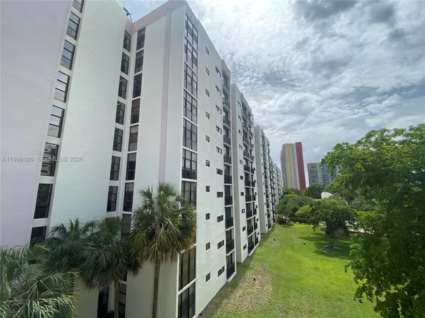 16919 N Bay Rd, Sunny Isles Beach, FL