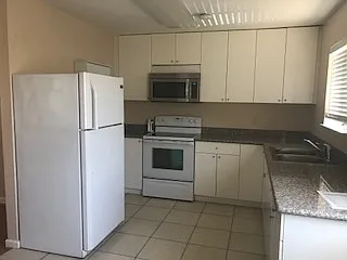 Spacious 2 Bedroom in the Heart of Oakdale!! — Photo 2