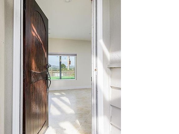 3rd image of 530 Seaview Pl