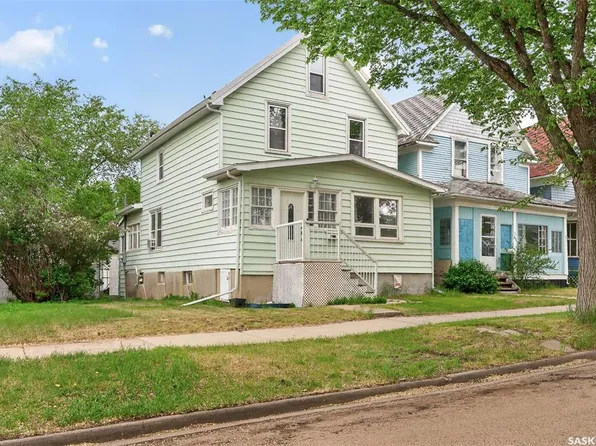1142 2nd AVENUE NE, Moose Jaw, SK S6H 1C6