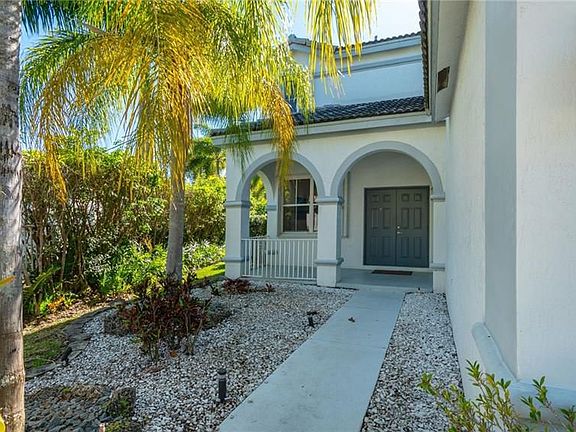 2nd image of 1527 Tamarind Ct