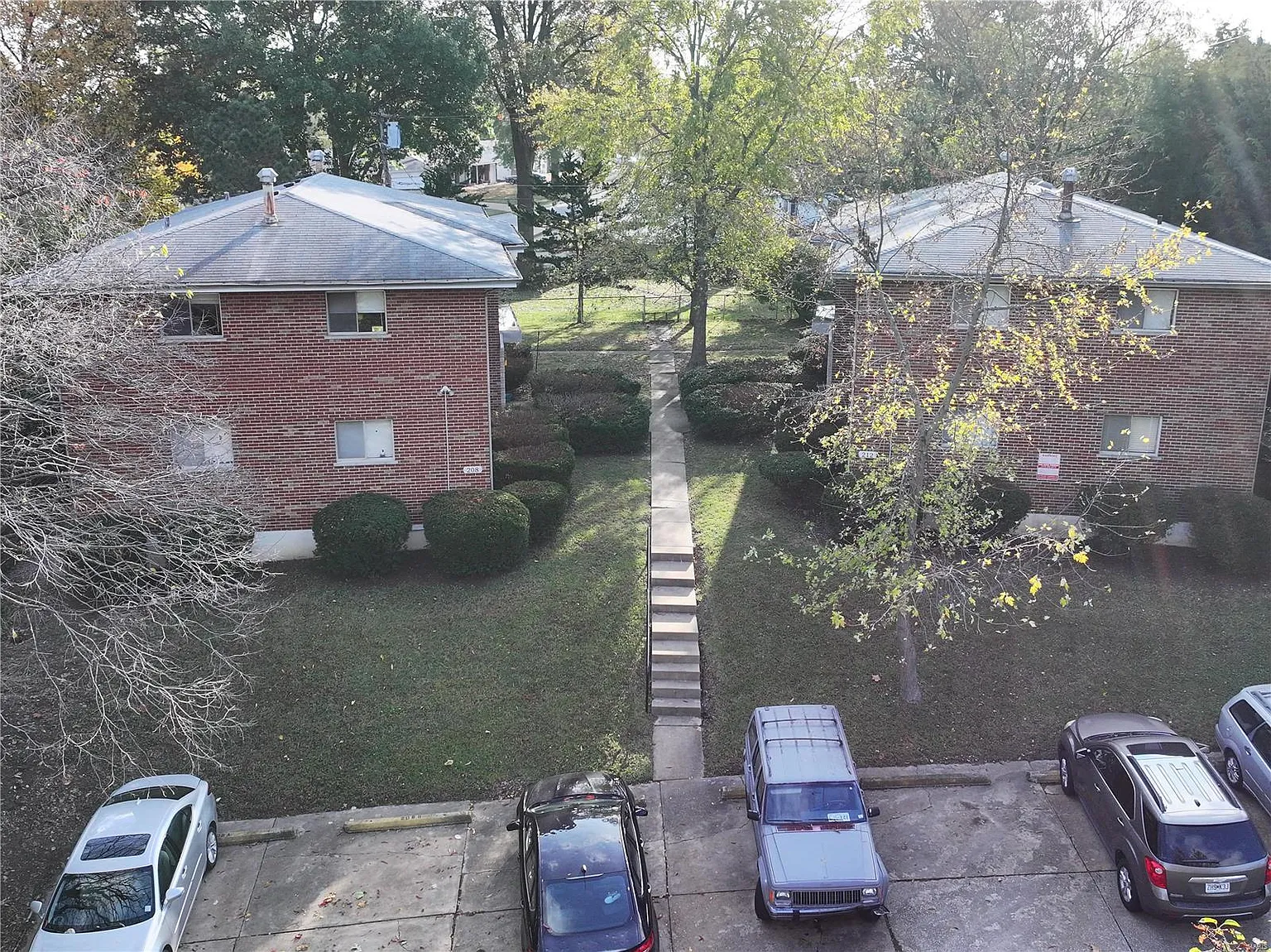 208 Lark Ave photo 1