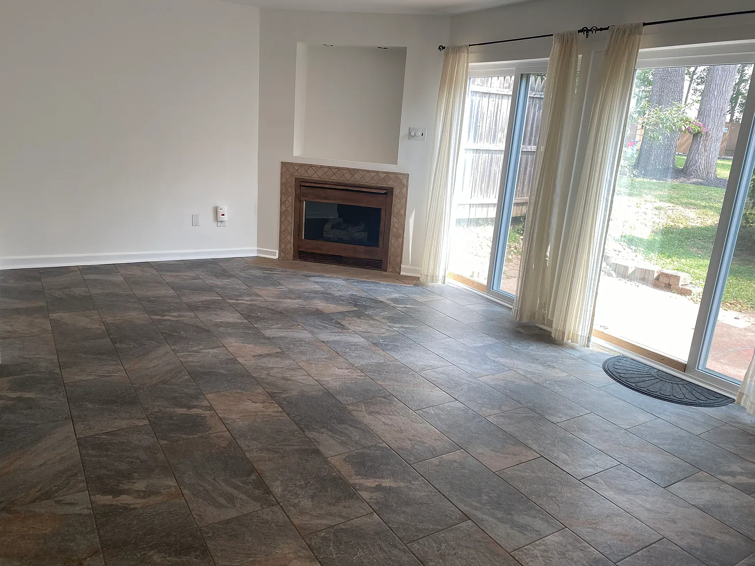2 bed, 1.5 bath, 1200 sqft, $2,200 — Photo 2
