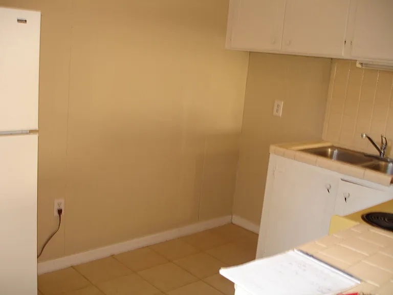 955 Violet St — Photo 9