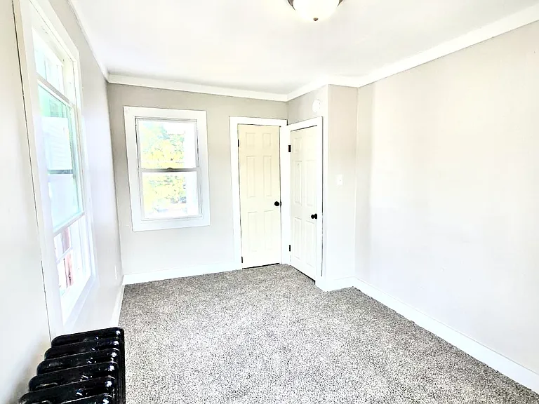 221 N Pearl St — Photo 8