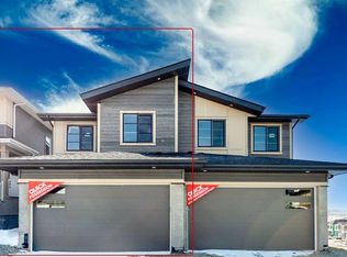 104 N Heritage Mnr, Cochrane, AB T4C 3K8