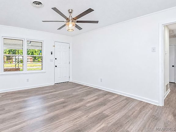 5th image of 4420 Rainbow Rd