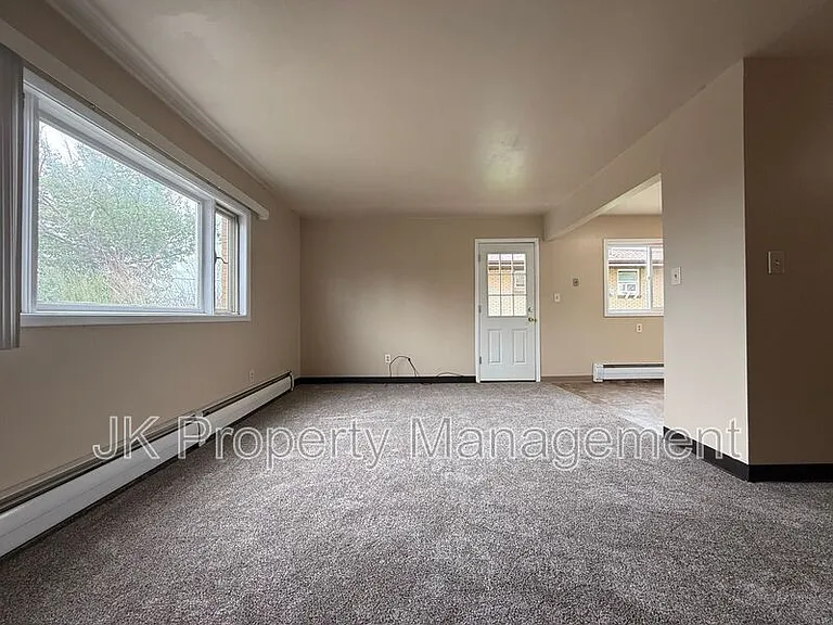 2100 4th St NE #2 — Photo 3