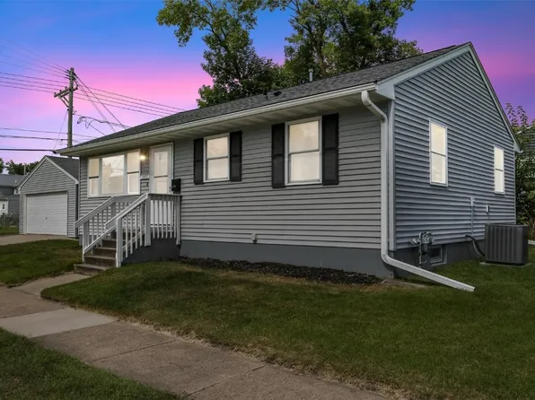1000 I Ave NW, Cedar Rapids, IA 52405