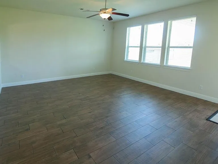 1327 Graham Trace Ln — Photo 13