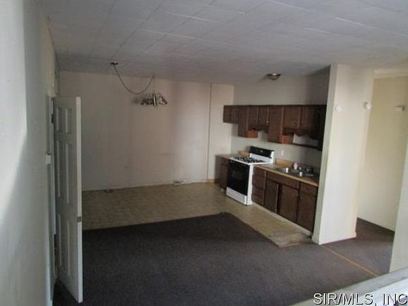 4th image of 2323 Washington Ave #4