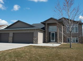 4126 55th St S, Fargo, ND 58104