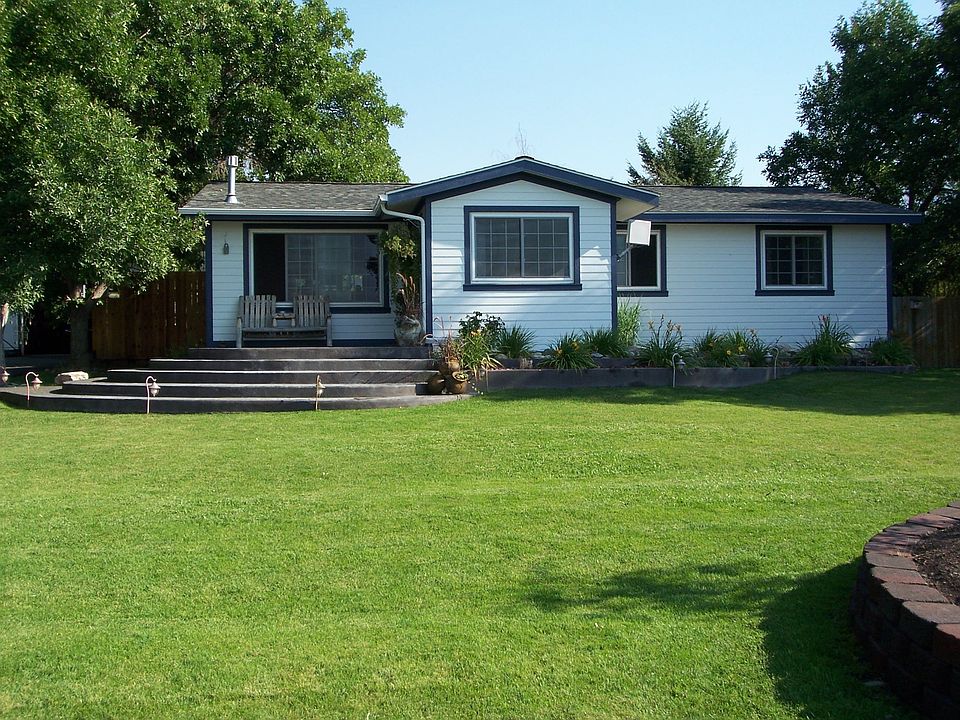 Main Home w/large yard/pond 