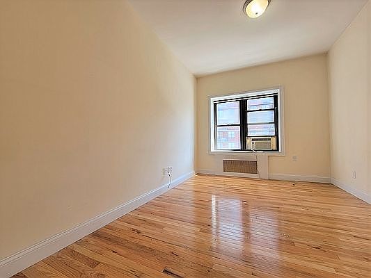 5th image of 881 10th Ave APT 5g