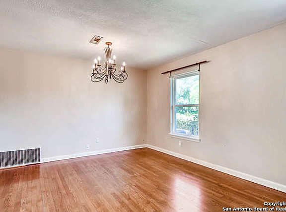 4th image of 502 Oakleaf Dr